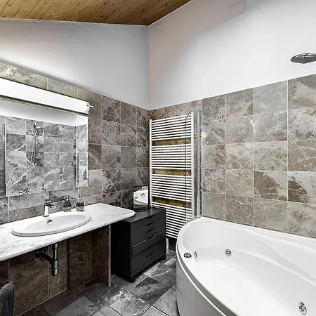 Faber Apartments-residence Style 아로나